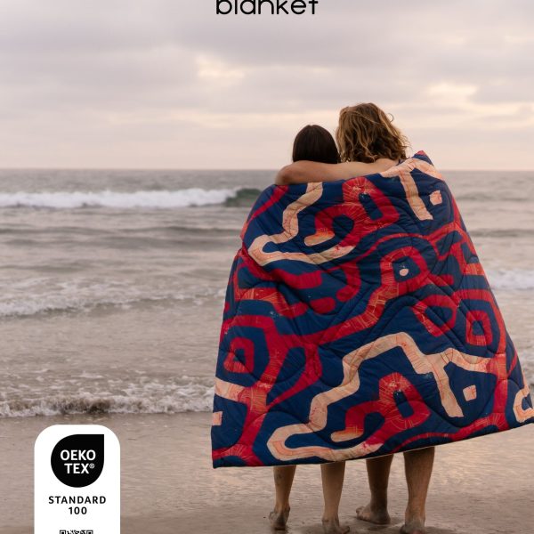 Selkbag Blanket Senderos im Poncho-Modus getragen